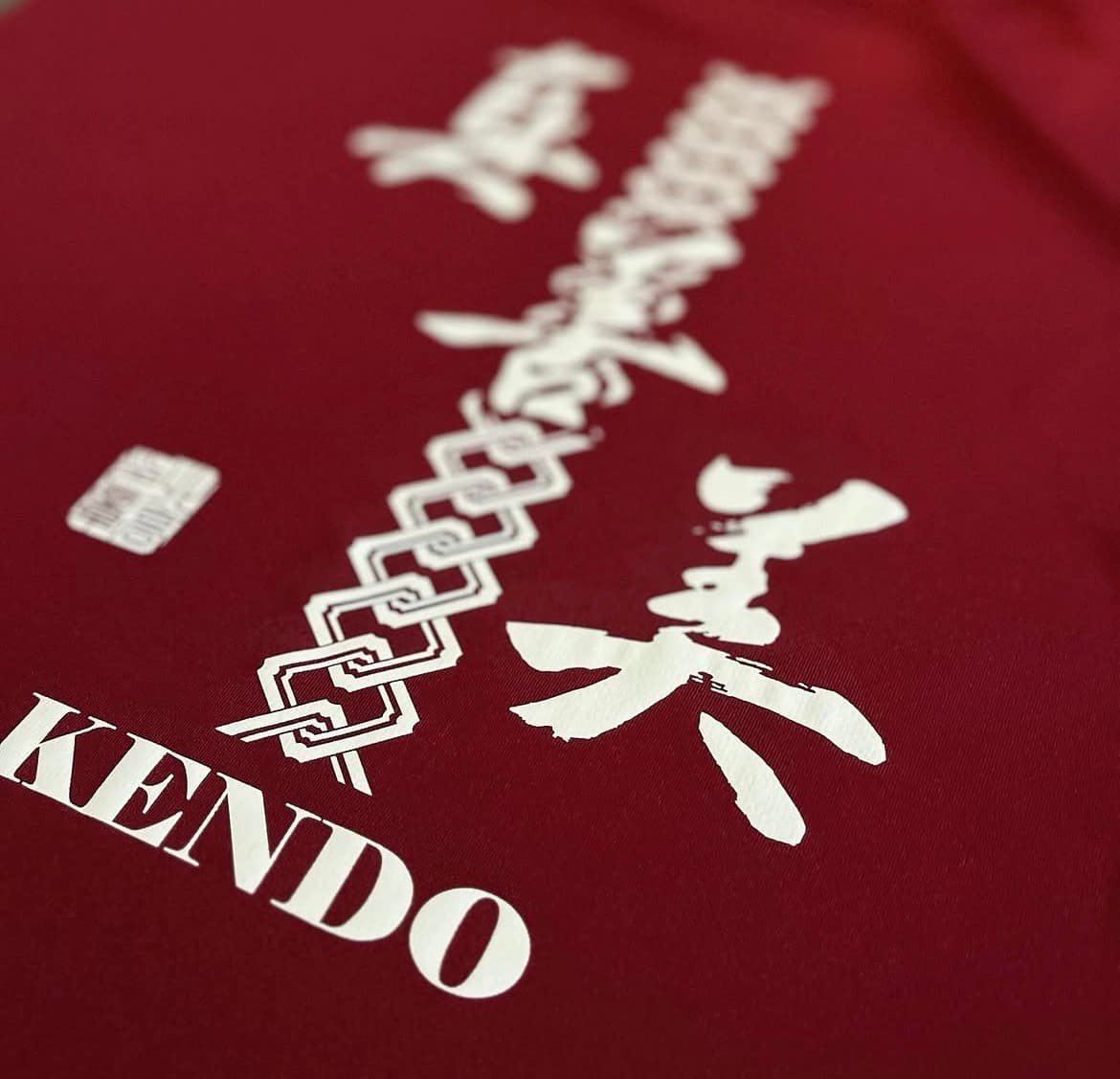 赤Tシャツ 白文字 剣道柄